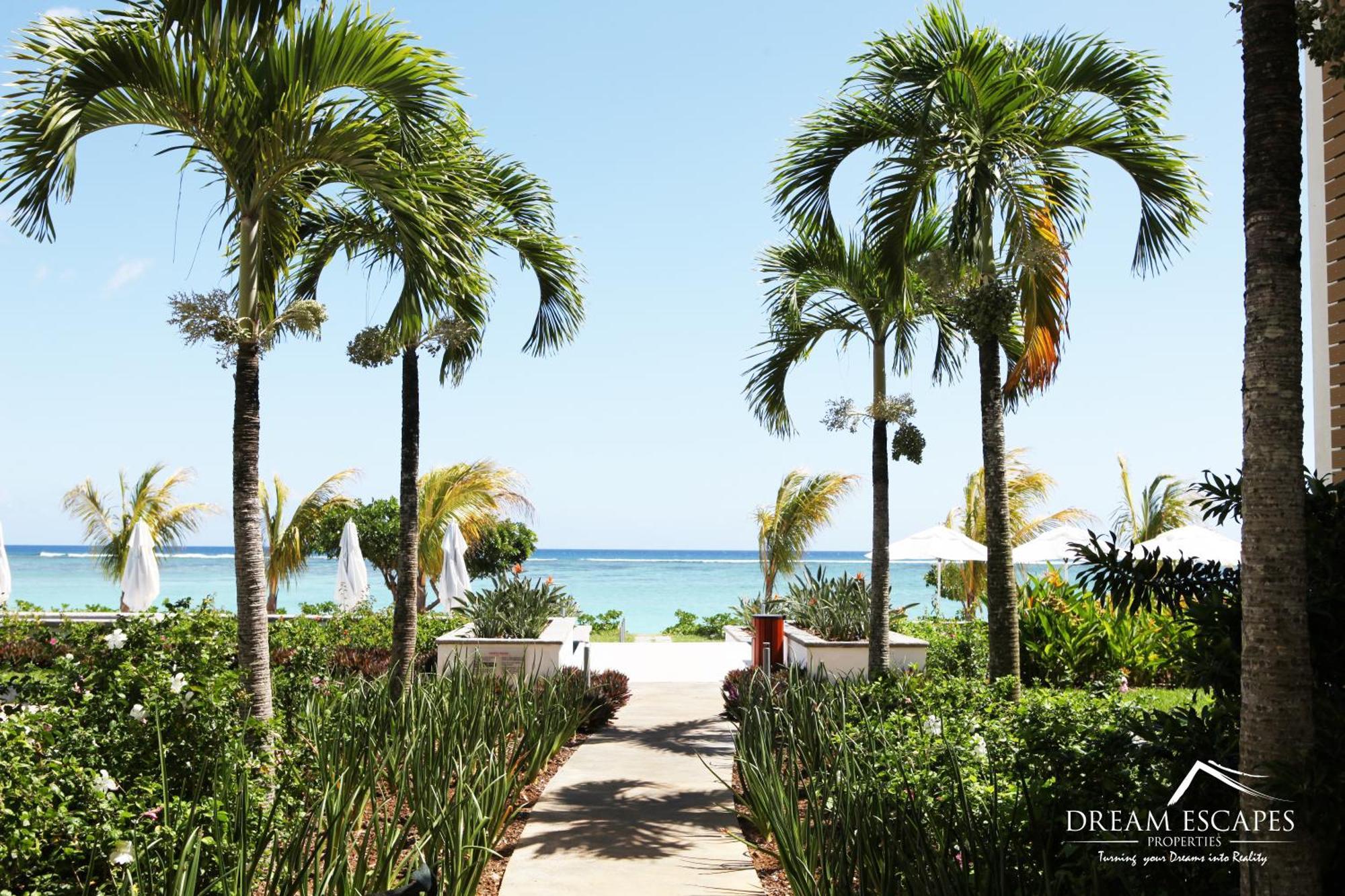 Cap Ouest Luxury Beachfront Flic-en-Flacq Exterior foto